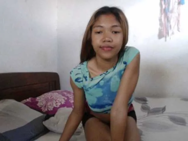 Live sex webcam photo for Morgane1 #276695736