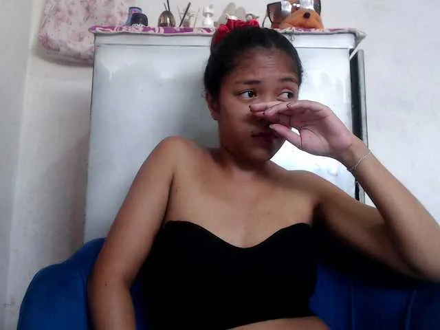 Live sex webcam photo for Morgane1 #290438695