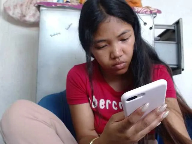 Live sex webcam photo for Morgane1 #292340541