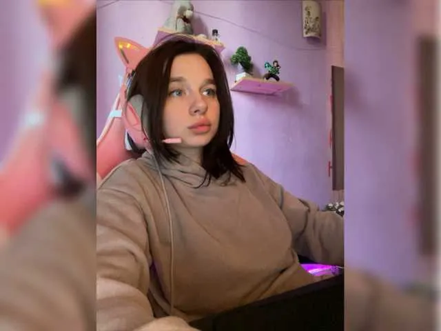 Live sex webcam photo for MossiPolli #277923670