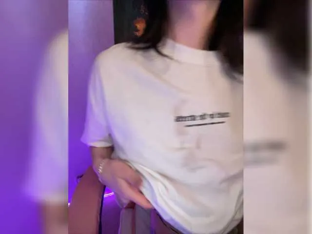 Live sex webcam photo for MossiPolli #277944054