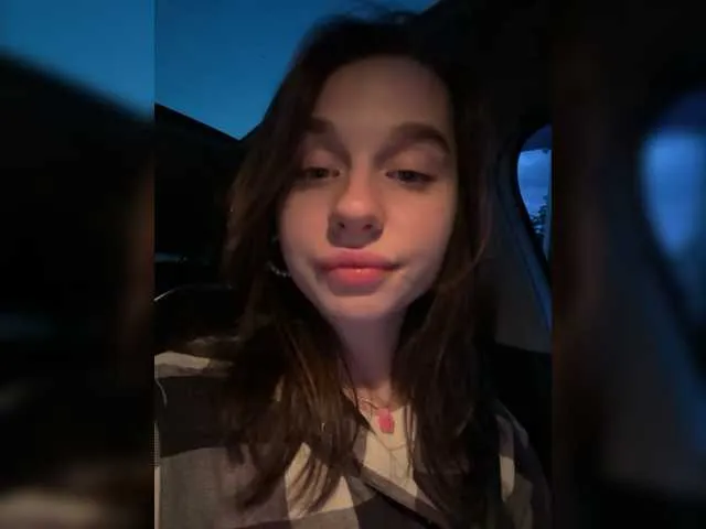 Live sex webcam photo for MossiPolli #278162008