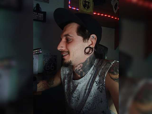 Live sex webcam photo for Mr-Red342 #276930443