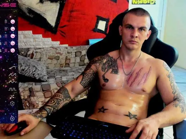 Live sex webcam photo for MrKray1 #275623117