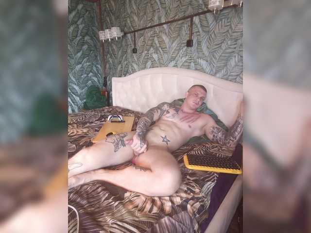 Live sex webcam photo for MrKray1 #290854366