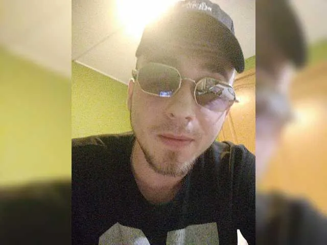 Live sex webcam photo for MrStarkk #277305959