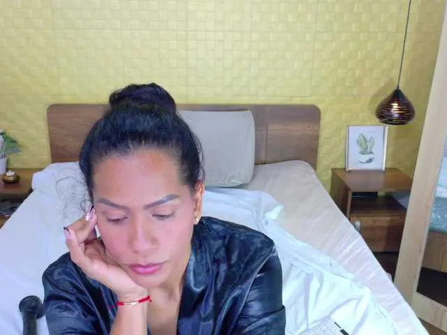 Live sex webcam photo for Mrs-booty #291354759