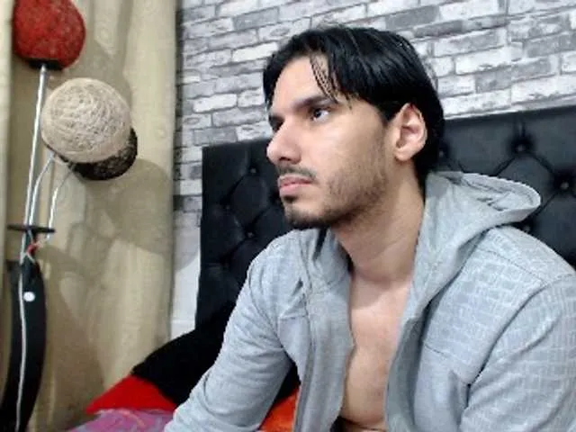 Live sex webcam photo for Mrtyler6 #280894431