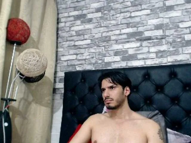 Live sex webcam photo for Mrtyler6 #288291376