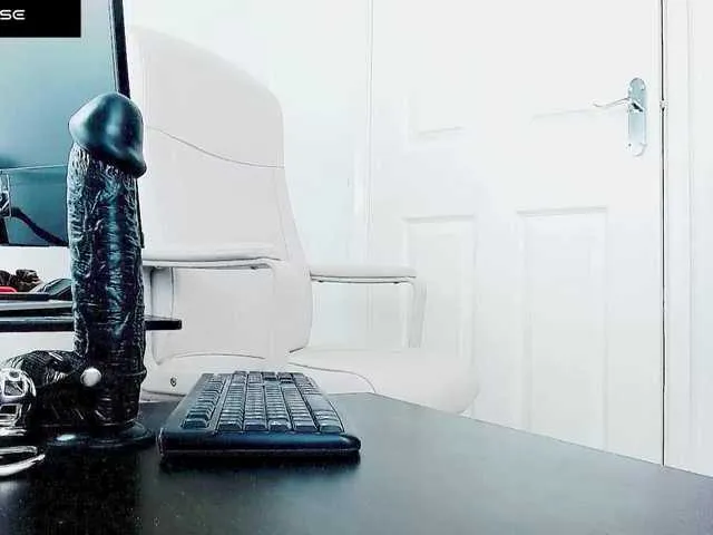 Live sex webcam photo for MsPerfection #292431273