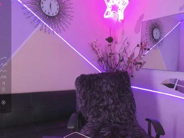 Live sex webcam photo for MsZoehans #277702170