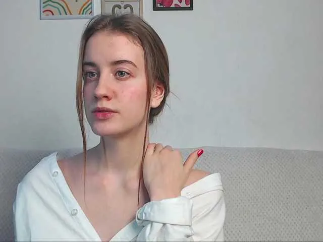 Live sex webcam photo for MuaMuaMary11 #271700247