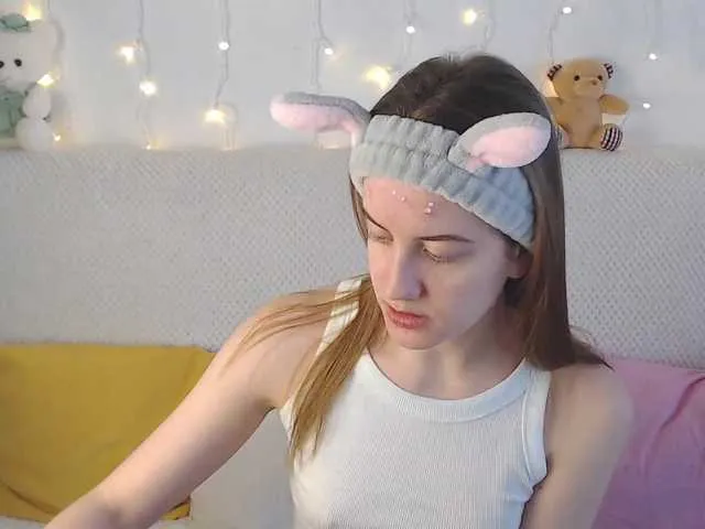 Live sex webcam photo for MuaMuaMary11 #272447014