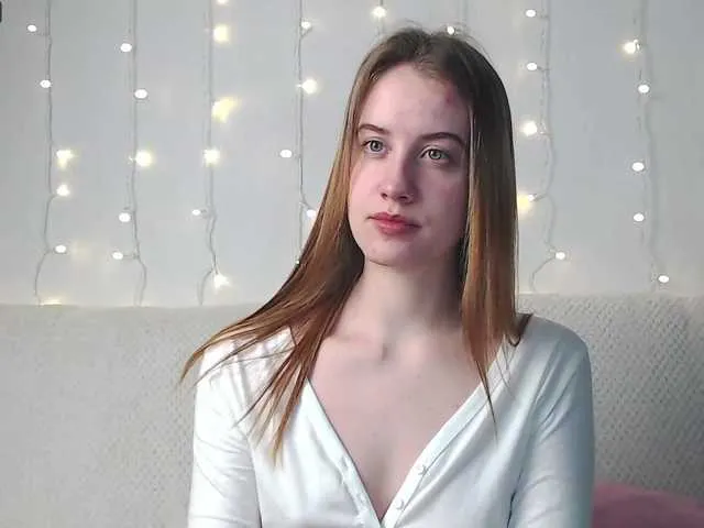 Live sex webcam photo for MuaMuaMary11 #272779664