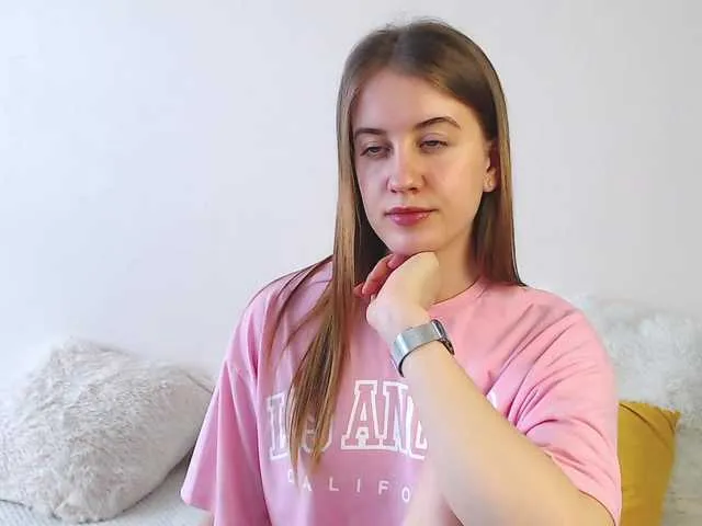 Live sex webcam photo for MuaMuaMary11 #273338270