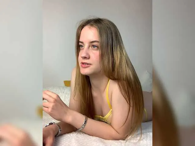 Live sex webcam photo for MuaMuaMary11 #273450975
