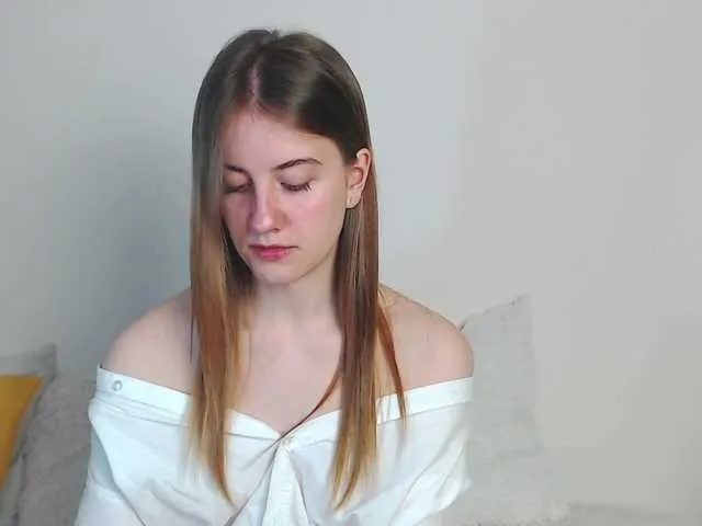 Live sex webcam photo for MuaMuaMary11 #273516506