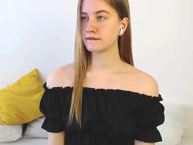 Live sex webcam photo for MuaMuaMary11 #273550478