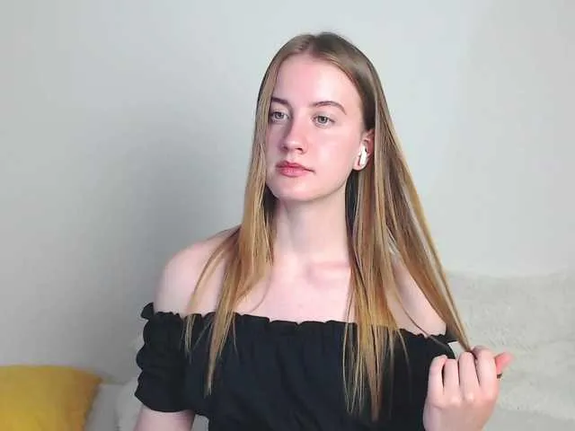 Live sex webcam photo for MuaMuaMary11 #273776870