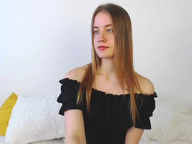 Live sex webcam photo for MuaMuaMary11 #273897833