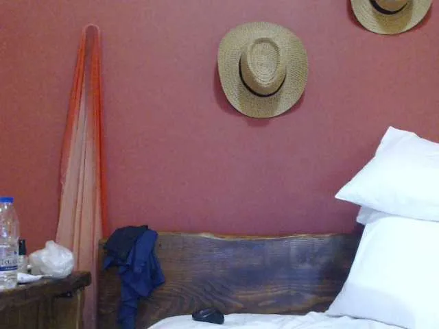 Live sex webcam photo for MucMilf59 #276355790