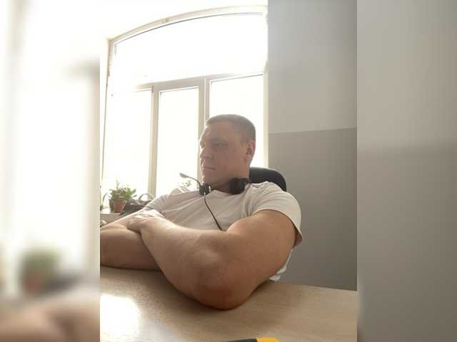 Live sex webcam photo for Mudryy-yevrey #275461890