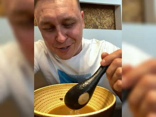 Live sex webcam photo for Mudryy-yevrey #275533698