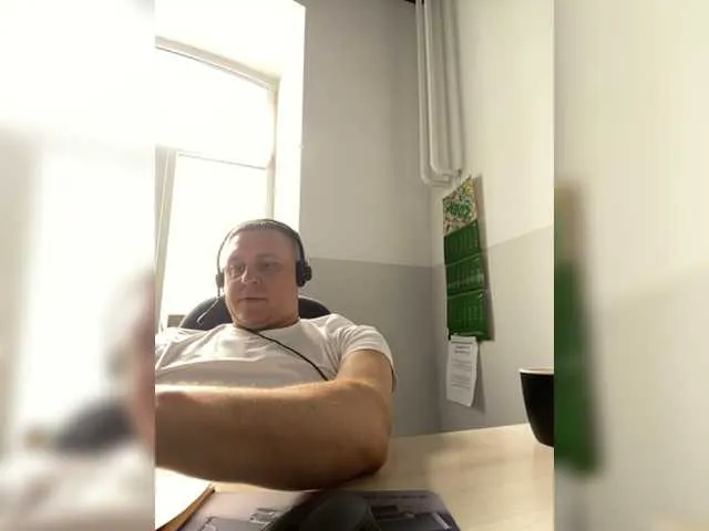 Live sex webcam photo for Mudryy-yevrey #275542007