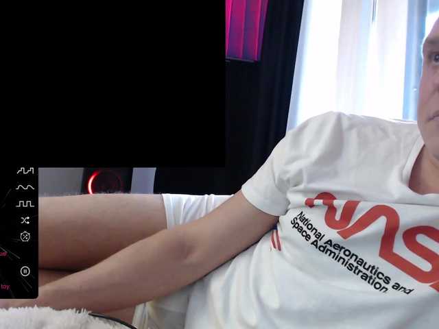 Live sex webcam photo for Mudryy-yevrey #275554407