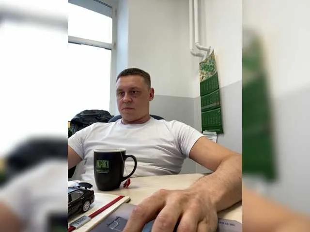 Live sex webcam photo for Mudryy-yevrey #275573881