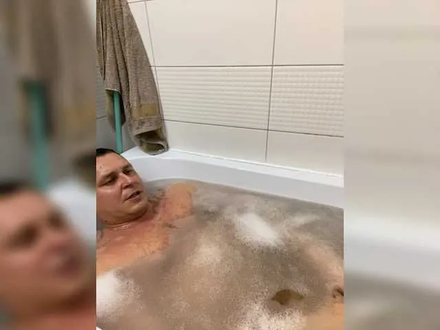 Live sex webcam photo for Mudryy-yevrey #275624521