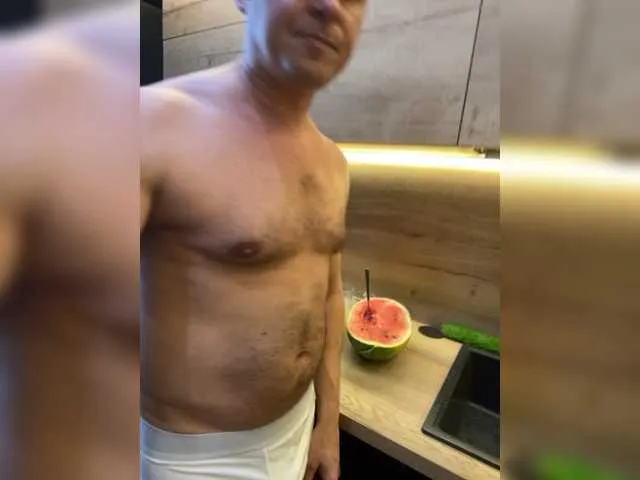 Live sex webcam photo for Mudryy-yevrey #275685521