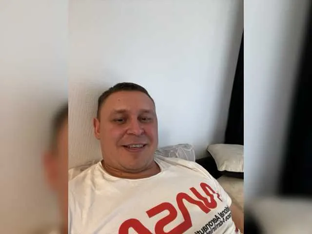 Live sex webcam photo for Mudryy-yevrey #275714698