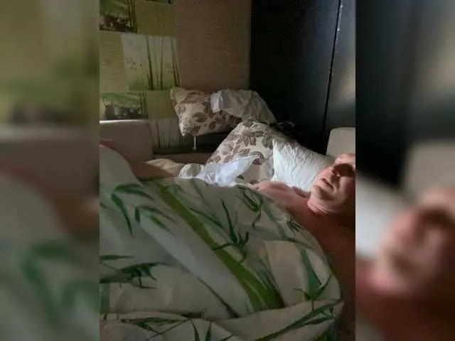 Live sex webcam photo for Mudryy-yevrey #275738236