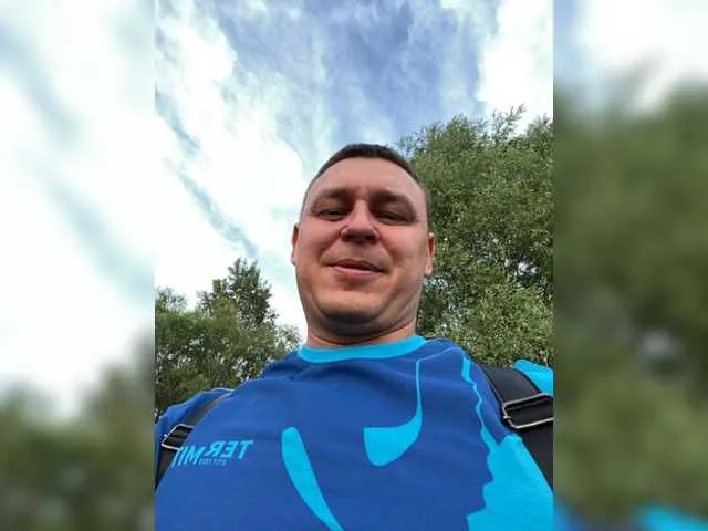 Live sex webcam photo for Mudryy-yevrey #275751918