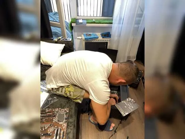 Live sex webcam photo for Mudryy-yevrey #275990605