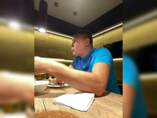 Live sex webcam photo for Mudryy-yevrey #276236244