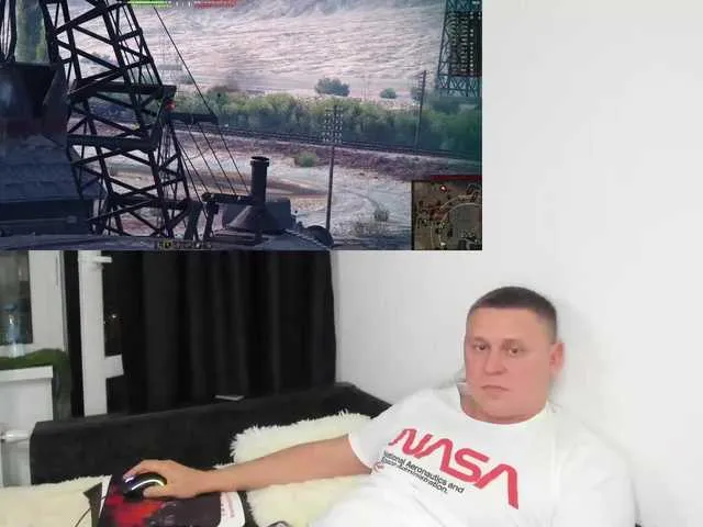 Live sex webcam photo for Mudryy-yevrey #276378203