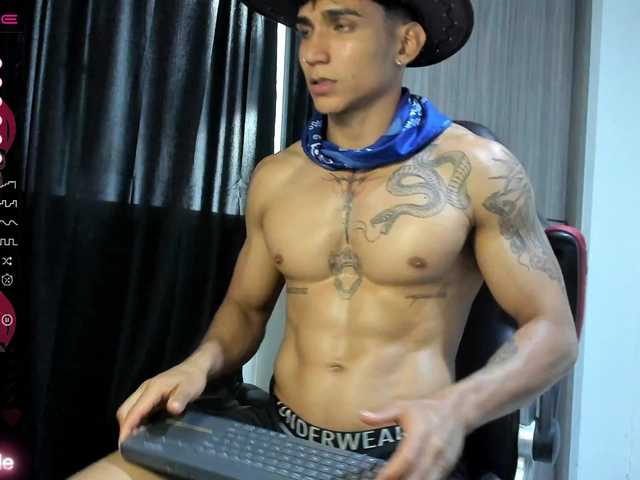 Live sex webcam photo for Musclyboy #275669379