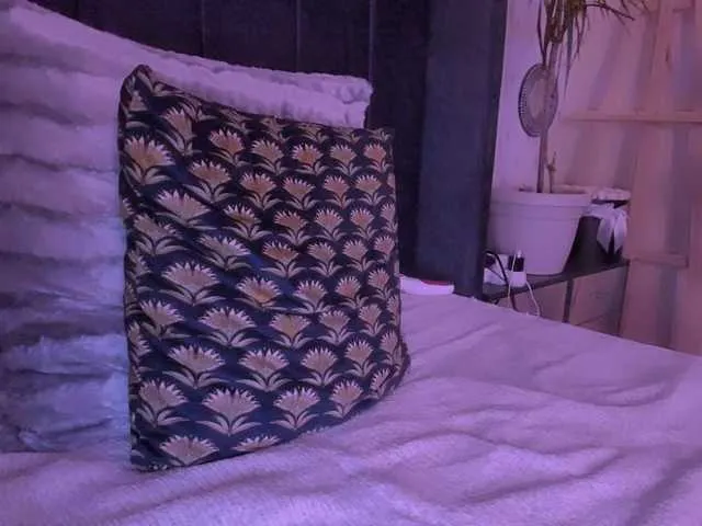 Live sex webcam photo for Mussaenda #277752119