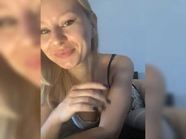 Live sex webcam photo for My-love33 #276159324