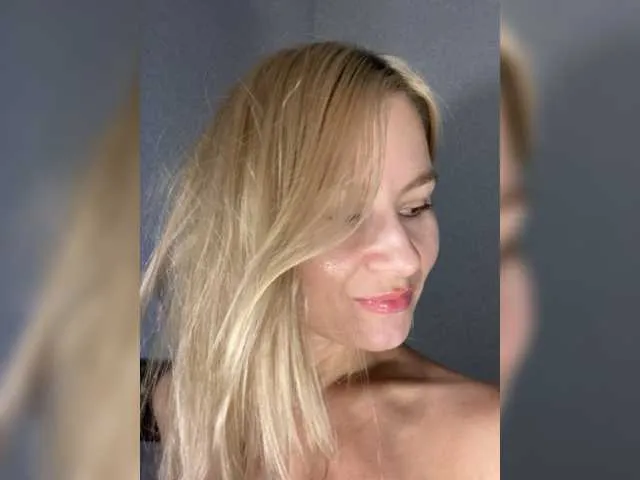Live sex webcam photo for My-love33 #276179558