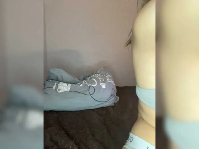 Live sex webcam photo for My-love33 #277402628