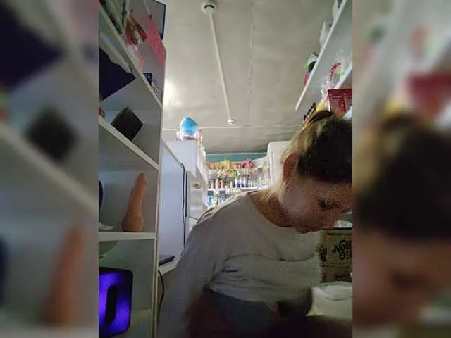 Live sex webcam photo for MyLittlegi #275950249