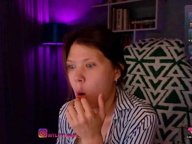 Live sex webcam photo for MyLittlegi #290925815