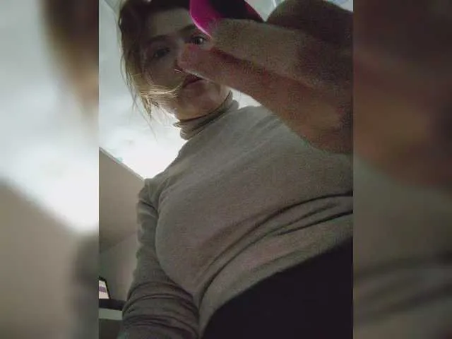 Live sex webcam photo for MyLittlegi #291629483
