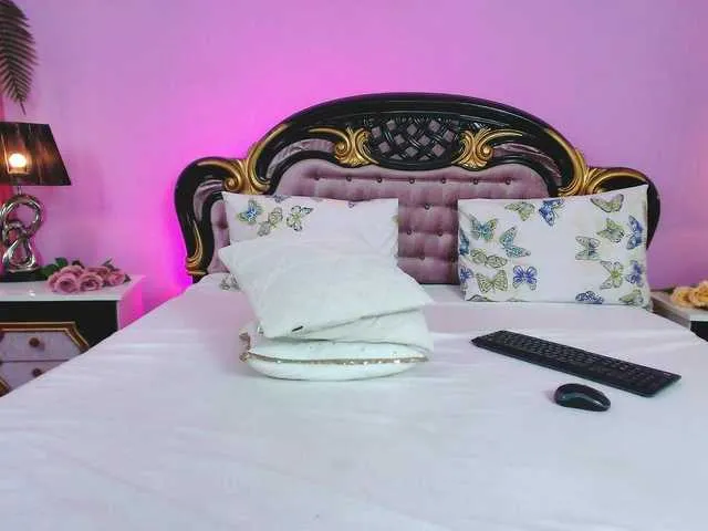 Live sex webcam photo for MyaJensonn #290392939