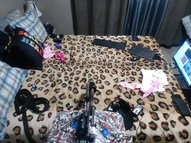 Live sex webcam photo for MyaSparkz #290802502