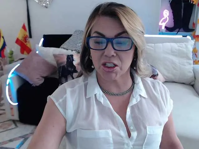 Live sex webcam photo for Myrnasexxx #290422913