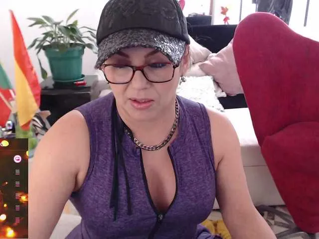 Live sex webcam photo for Myrnasexxx #290460194